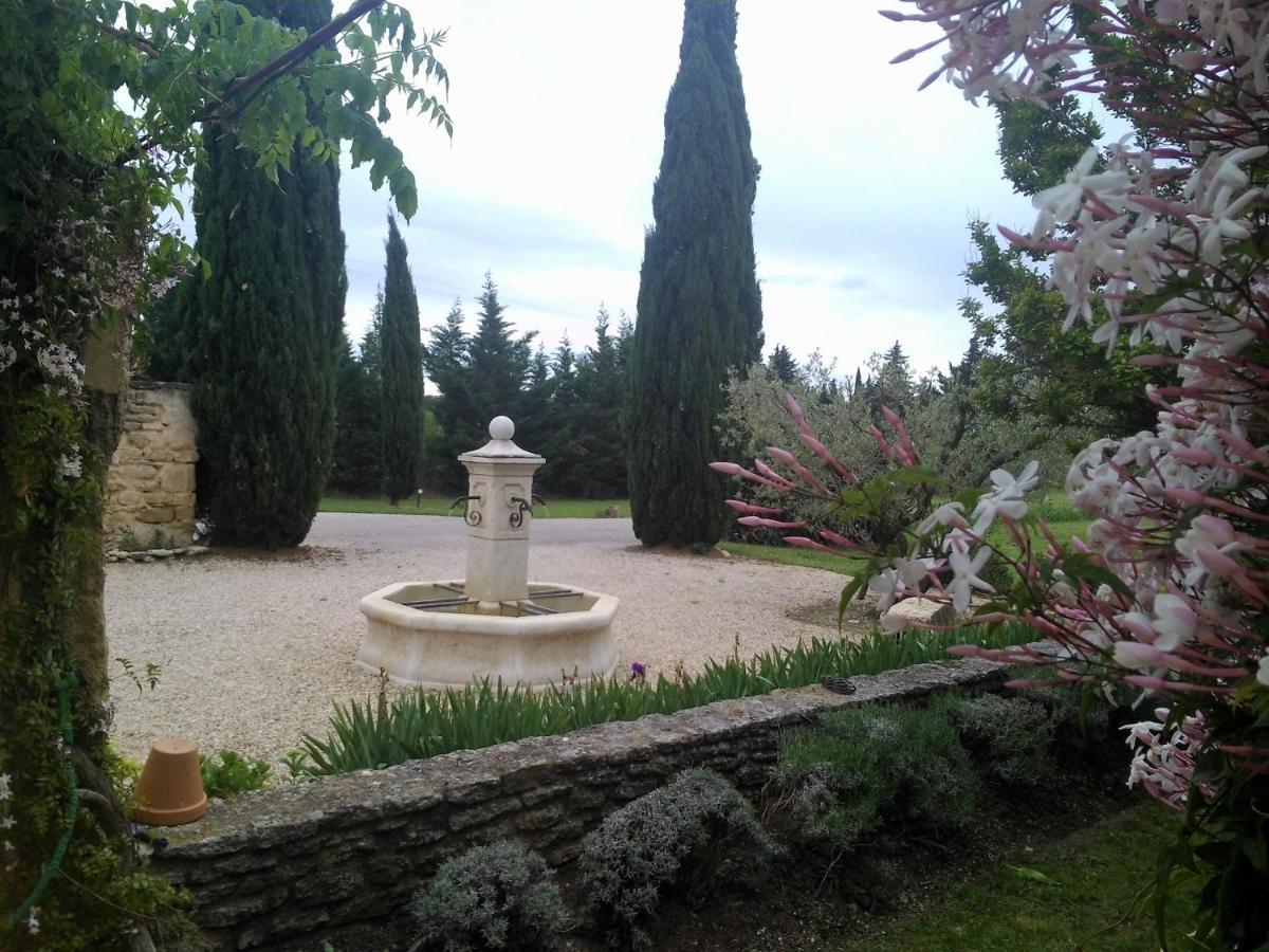 Mas Des Bougainvillees Sernhac Екстериор снимка