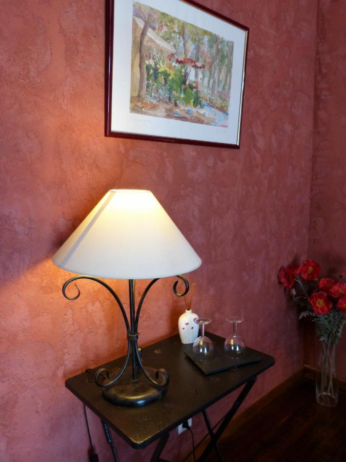 Mas Des Bougainvillees Sernhac Екстериор снимка